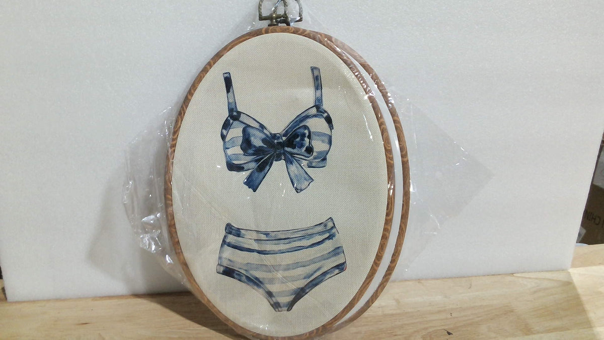Trajes de baño pintados en azul y blanco, casa del lago, casa de playa, arte de pared enmarcado, decoración de pared, estampados colgantes estilo cottagecore vintage, decoración costera playera para el hogar, dormitorio de granja, sala de estar, 2 piezas