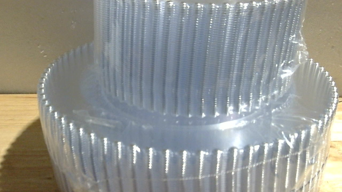 Juego de 100 platos de plástico transparente de alta calidad, con borde plateado. Incluye 50 platos llanos de 25 cm y 50 platos de postre/aperitivo de 18 cm para fiestas, bodas y bautizos.