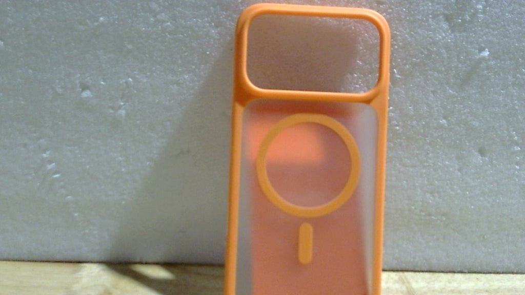 Funda TORRAS magnética y a prueba de golpes para iPhone 17 Pro Max, compatible con MagSafe, protección contra caídas de grado militar, control de cámara, botón personalizable, delgada, color naranja translúcido.