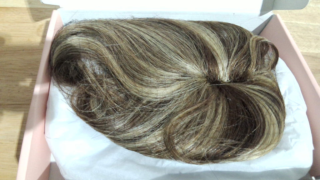 REECHO Prótesis capilar de 25 cm (10") de cabello humano real para mujeres con cabello fino, postizo con clip para volumen instantáneo y cobertura de raíces grises. Peluca de cabello natural Wiglett, color marrón medio mezclado con rubio miel #5568