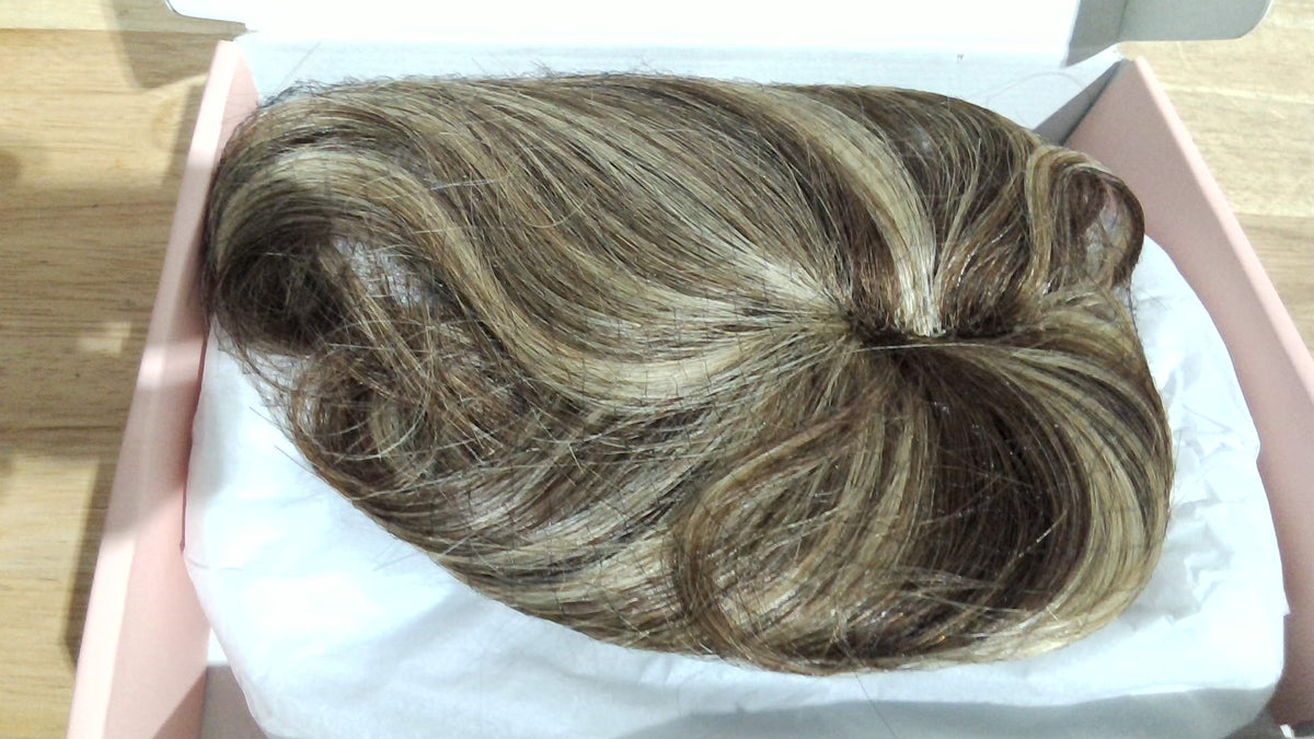 REECHO Prótesis capilar de 25 cm (10") de cabello humano real para mujeres con cabello fino, postizo con clip para volumen instantáneo y cobertura de raíces grises. Peluca de cabello natural Wiglett, color marrón medio mezclado con rubio miel #5568