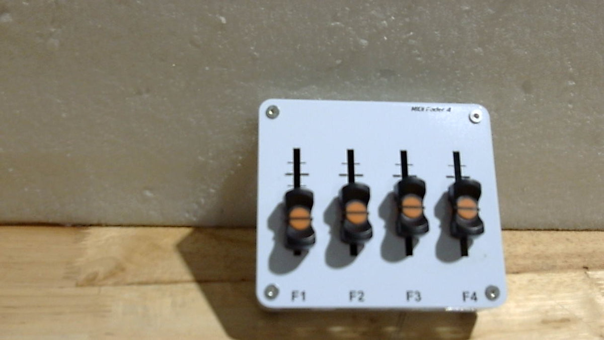 Fader MIDI de 4 canales y 42 mm para producción musical: mapeo CC personalizado, interfaz USB para software DAW.