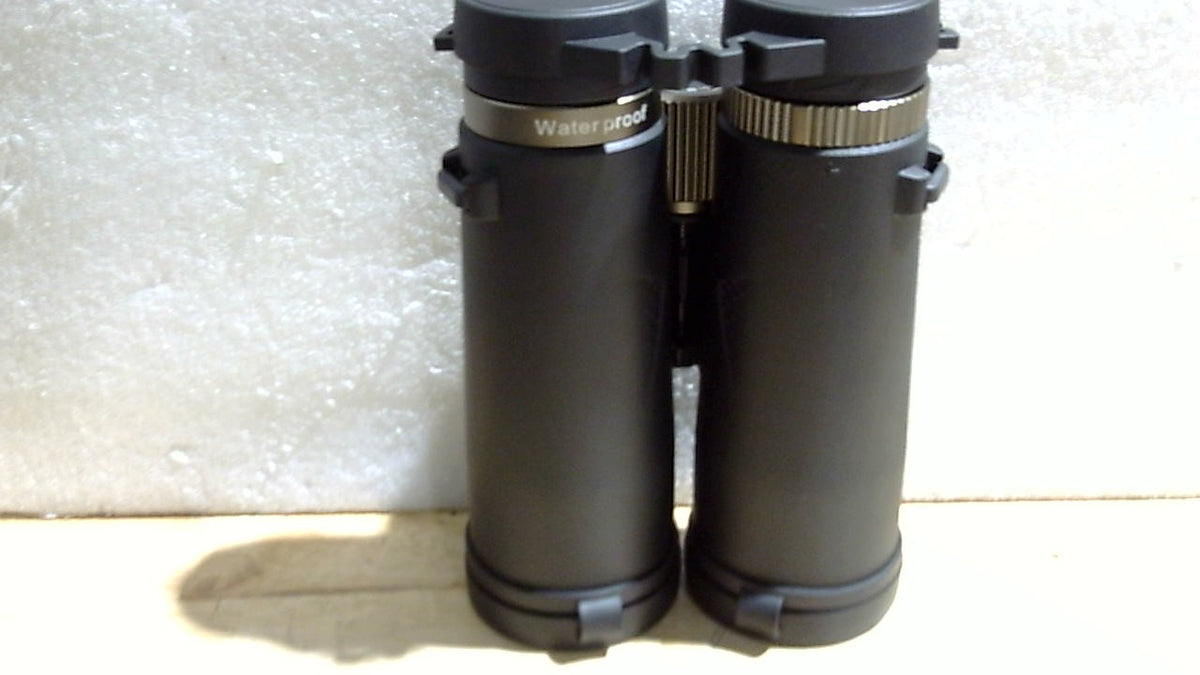 Prismáticos UHD 12x42 para adultos, de alta potencia, resistentes al agua, con amplio campo de visión y diseño compacto. Imprescindibles para caza, camping, cruceros, viajes, observación de aves y deportes.