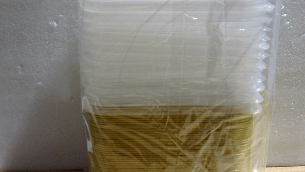 CHUPEI Paquete de 40 bandejas de aluminio de 1.5 lb (7.2" x 5" x 1.8") con tapas, resistentes, de 25 onzas. Bandejas desechables de aluminio con tapas para hornear, preparar comidas, congelar, calentar y para llevar.