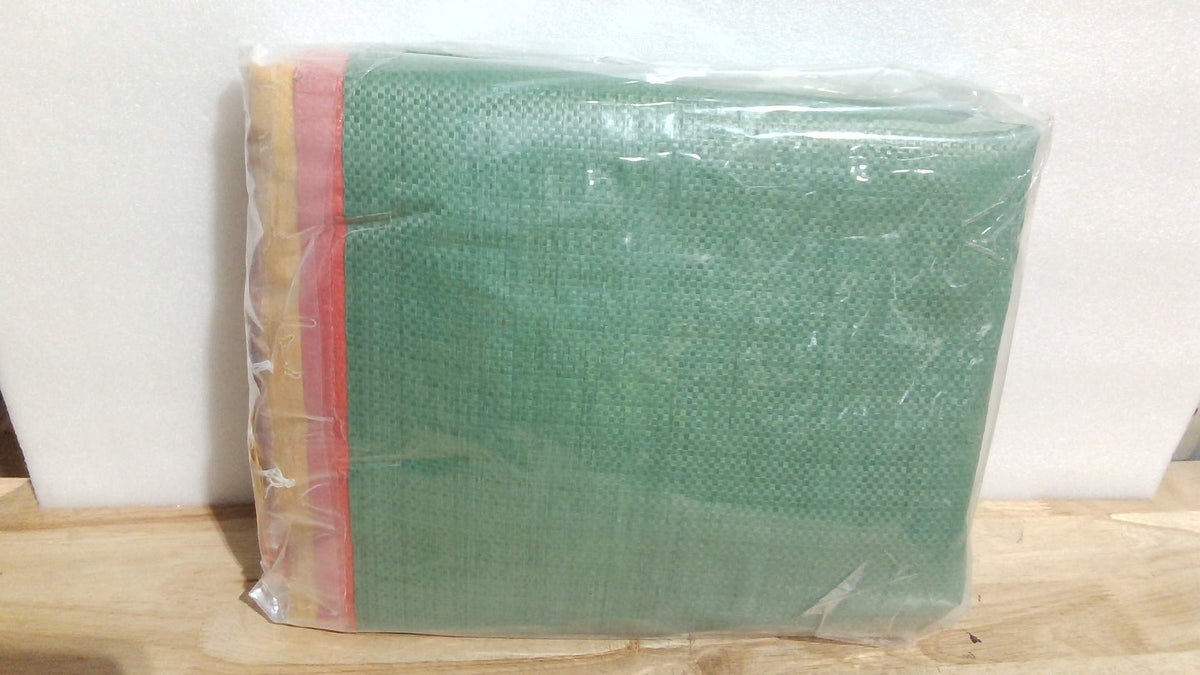 esterilla plástica tejida para exteriores (comúnmente conocida en Costa Rica como estera para picnic, petate de plástico o alfombra plástica para camping)