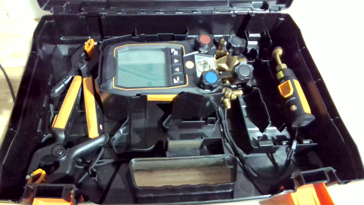 Set de Manómetros testo 557s para Aire Acondicionado | Kit de Recarga con Termómetro de Pinza 115i, Vacúmetro 552i y Válvula de 4 Vías | Bluetooth y App