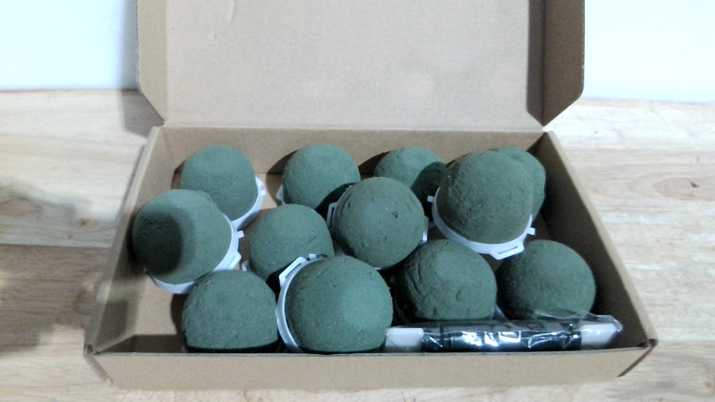 Tessco Set de 12 Mini Soportes de Espuma Floral Redonda | Espuma Verde con Alambre para Arreglos | Suministros para Mesa, Boda y Decoración de Botellas de Vino