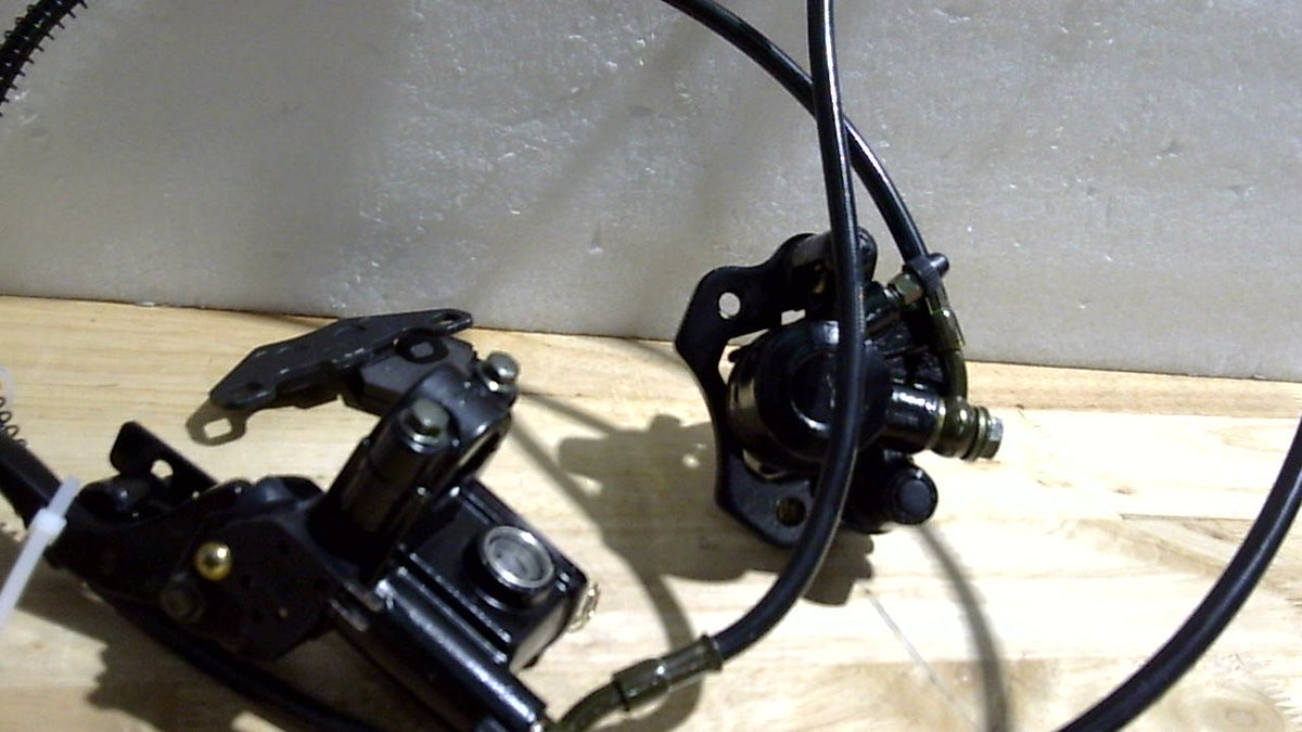USADO Y LAS PASTILLAS VAN SUELTAS-Hoypeyfiy Bomba de Freno Hidraulico de Disco Trasero con Caliper y Pastillas | para ATV Chino | Repuesto para TaoTao, Buyang, Coolsport, Kazuma, Sunl 50cc, 70cc, 90cc, 110cc y 125cc