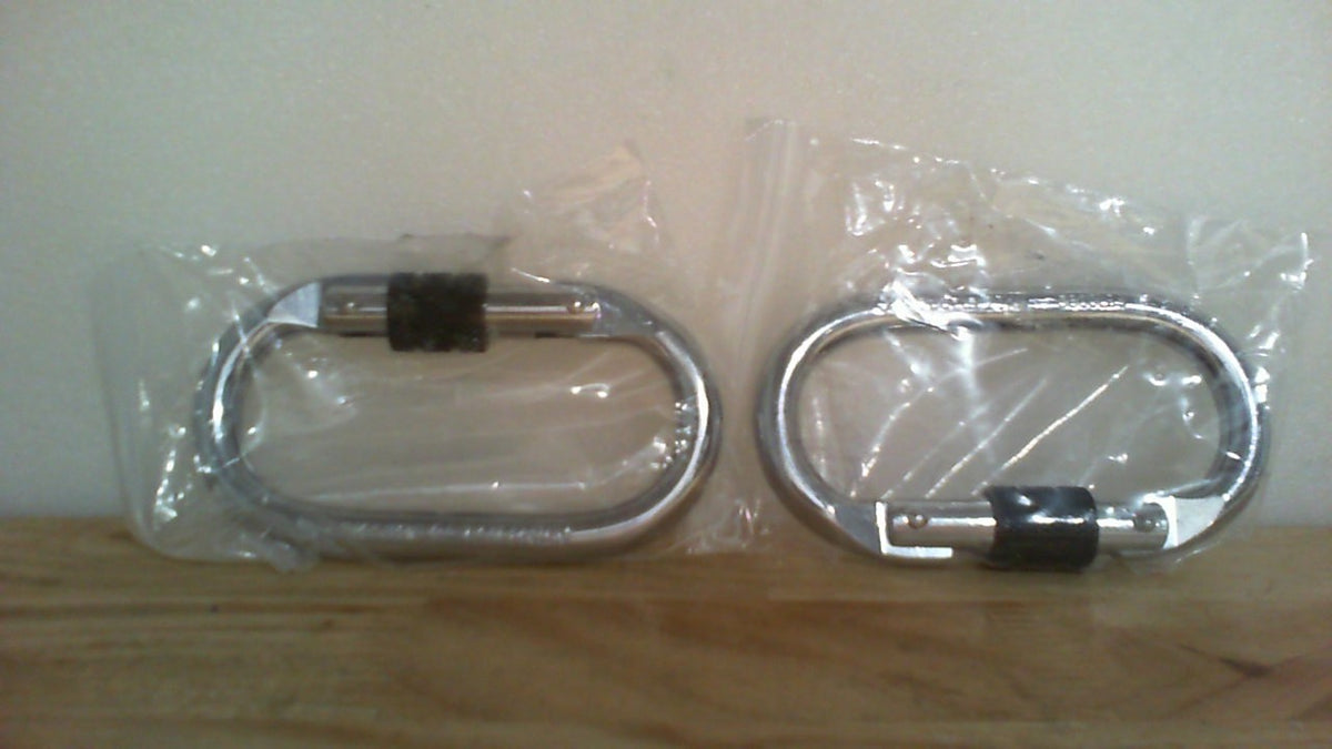 par de mosquetones simétricos ovalados con seguro (Oval Locking Carabiners) de la marca Oak-Sports