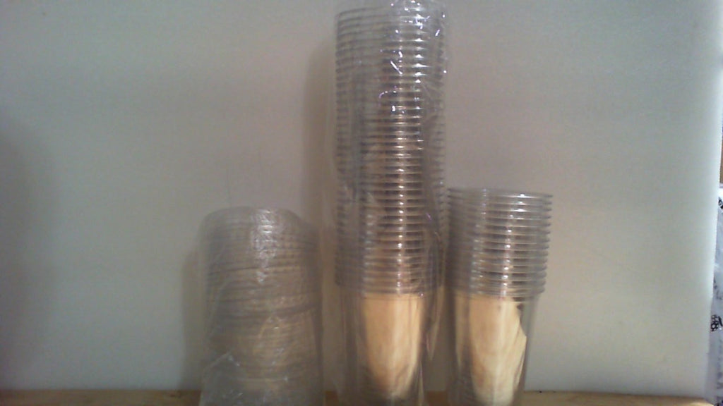 PAQUETE 50 VASOS ADVERTENCIA: 1 faltante. vasos plásticos transparentes desechables con sus respectivas tapas planas