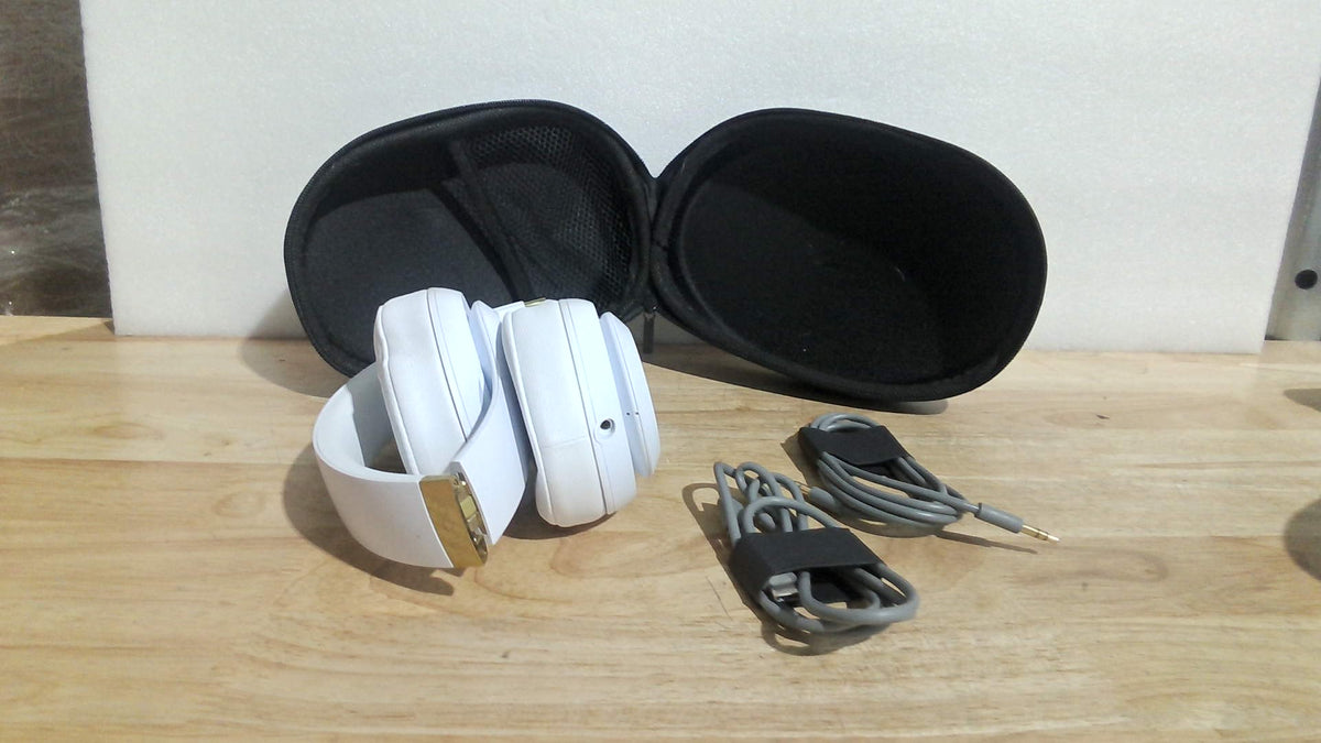 kit de auriculares circumaurales inalámbricos y estuche