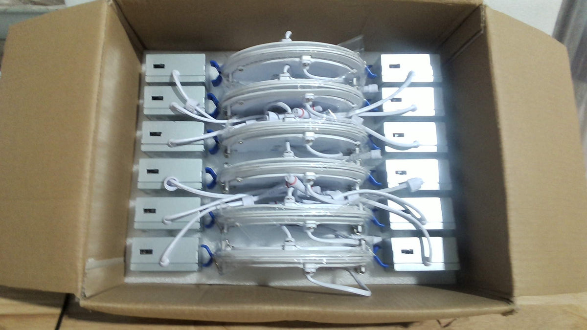 caja de 12 paneles de luces LED empotrables de 6 pulgadas de la marca Ensenior