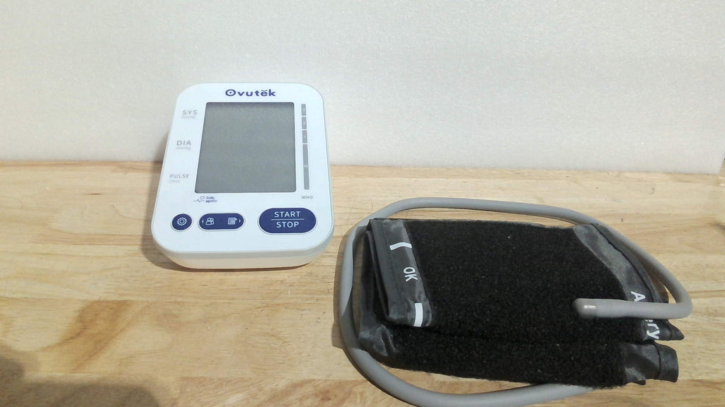 Ovutek Monitor de Presion Arterial para Casa | Brazalete Grande con 240 Memorias para 2 Usuarios | Tensiometro de Brazo | Medicion Precisa con Pilas y Cable Tipo-C