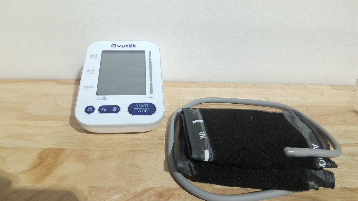 Ovutek Monitor de Presion Arterial para Casa | Brazalete Grande con 240 Memorias para 2 Usuarios | Tensiometro de Brazo | Medicion Precisa con Pilas y Cable Tipo-C