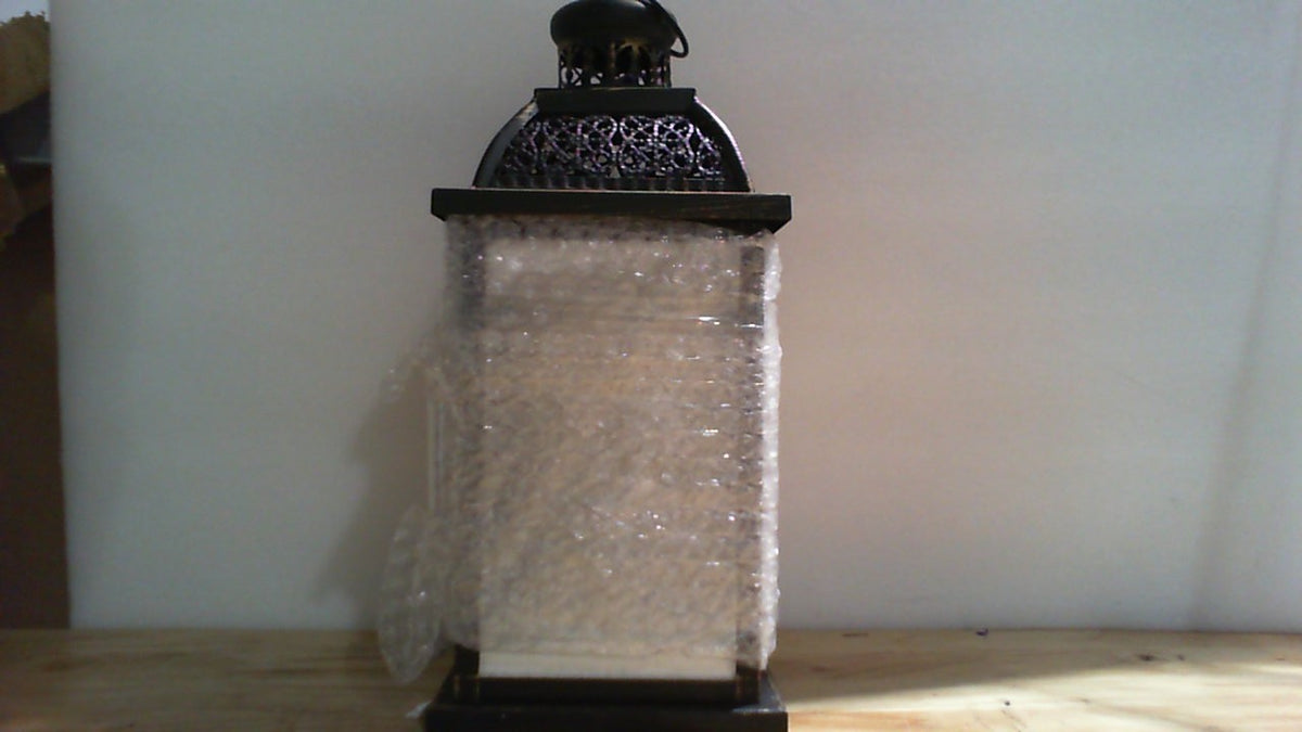 farol o linterna decorativa de estilo marroquí u oriental