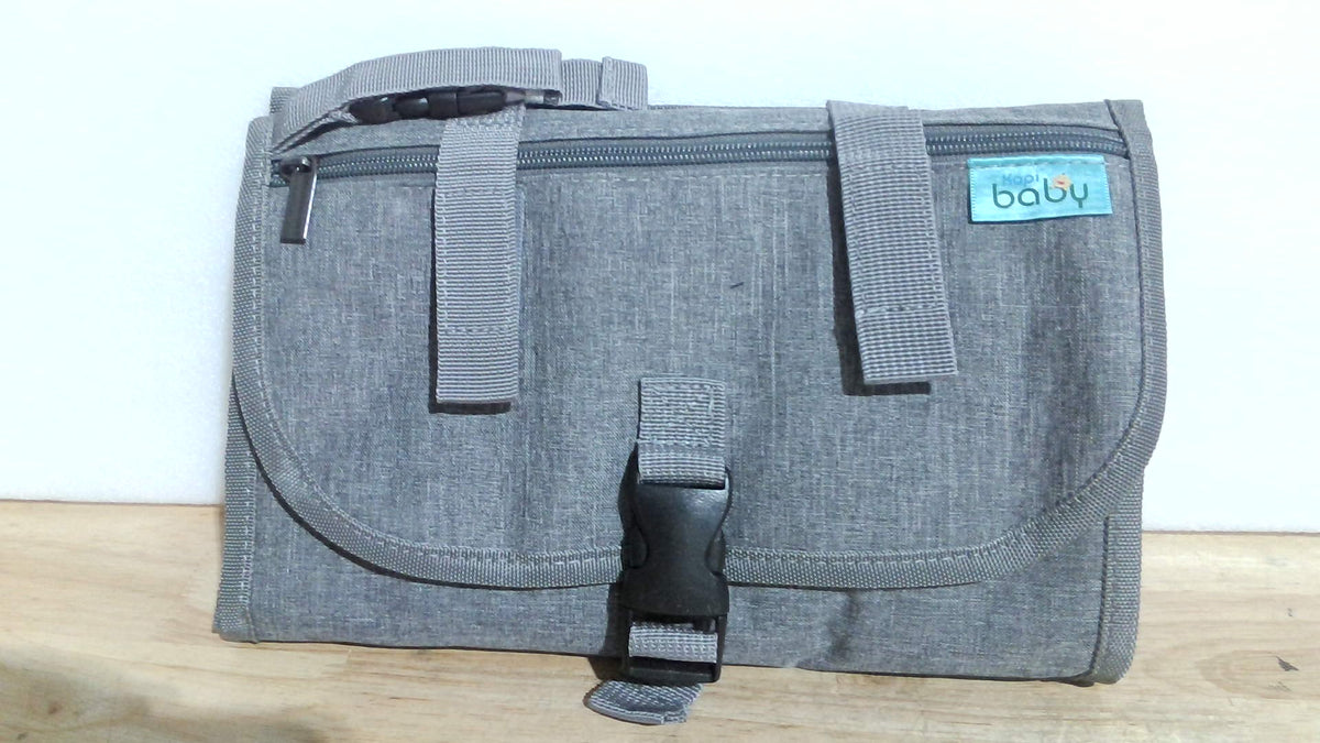 cambiador de pañales portátil e impermeable para bebés de la marca especializada Kapi Baby