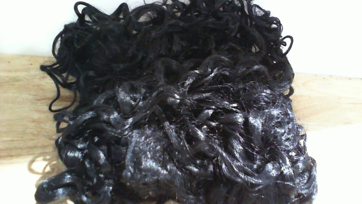 Peluca curly negra.