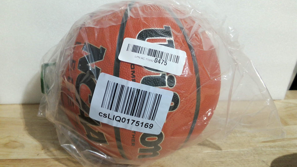 balón de baloncesto marca Wilson, concretamente de la serie oficial NCAA MVP