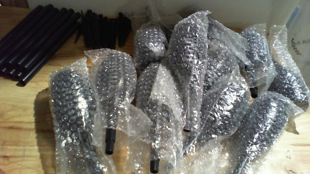 antorchas solares LED con efecto de llama parpadeante con pinchos.