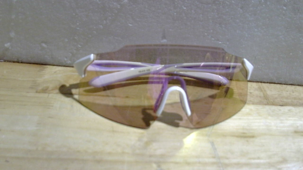 Gafas Fotocromaticas WGKVP para Correr | Proteccion UV400 Ligeras y Envolventes | Lentes Deportivos para Running y Entrenamiento al Aire Libre | Blanco Morado