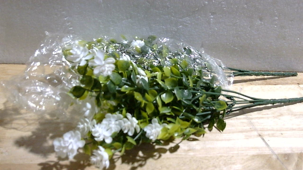 LAS FLORES SON EN COLOR BLANCO-Grunyia 10 Manojos de Flores Artificiales | Plantas de Plastico Falsas para Exterior Resistentes a UV | Arbustos para Decoracion Interior y Exterior | Blanco-Eucalipto