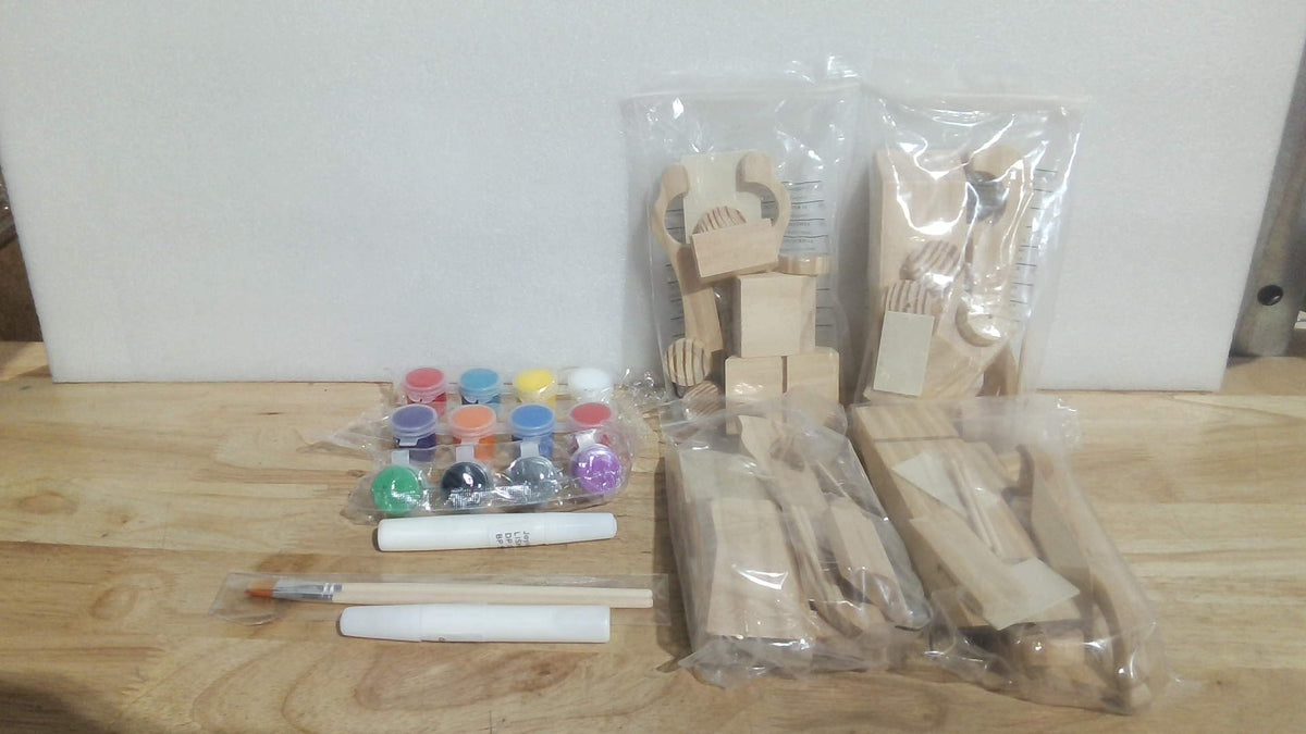 Kit de Manualidades para Construir y Pintar 4 Carros de Carreras de Madera Klever Kits (Modelo 60108)