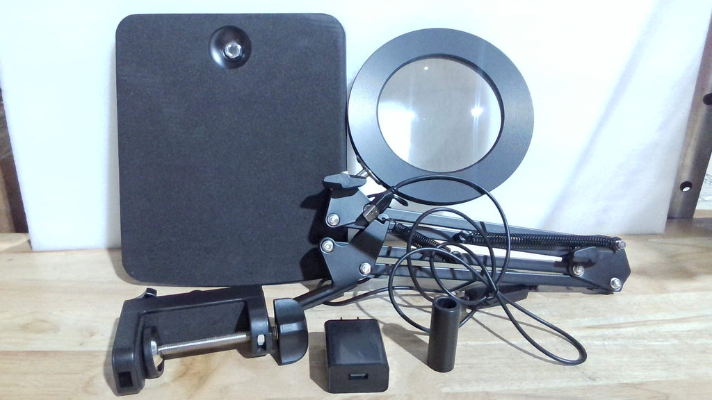 lámpara de escritorio LED con lupa de aumento y brazo articulado regulable