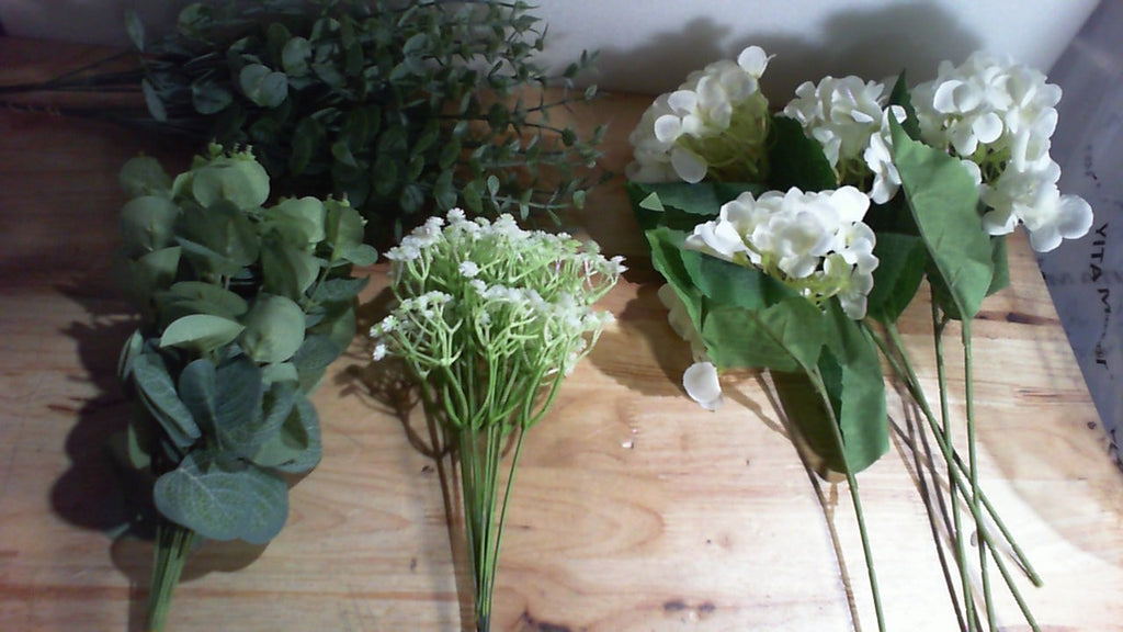 9 RAMOS TOTAL. Qunwreath Set de 55 Flores Artificiales | Hortensias de Seda y Tallos de Eucalipto en 4 Variedades para Jarrón, Cocina, Fiestas y Decoración DIY