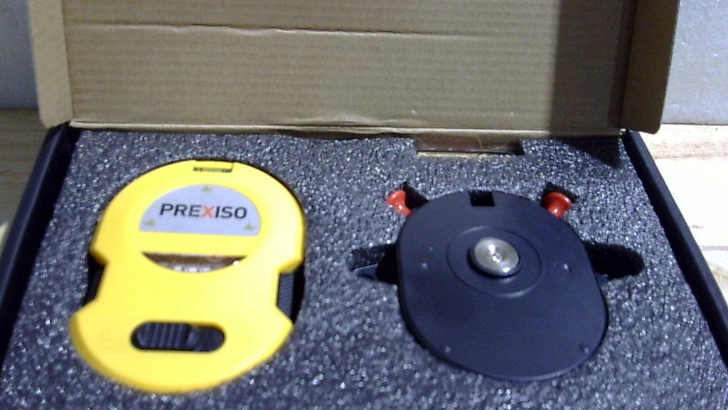 PREXISO Nivel Laser Multisuperficie | Linea Horizontal y Vertical de 30 pies, Base con Montaje en Pared, 2 Pines y 10 Stickers | Incluye 2 Pilas AA