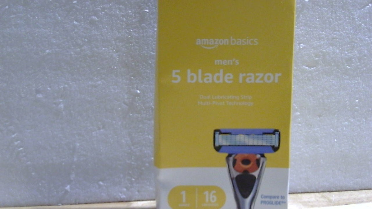 FALTA UN REPUESTO-Rasuradora para Hombre Amazon Basics 5 Hojas MotionSphere | Con Doble Lubricación y Recortador de Precisión | Set de 17 Piezas | 1 Mango y 16 Cartuchos | Negro
