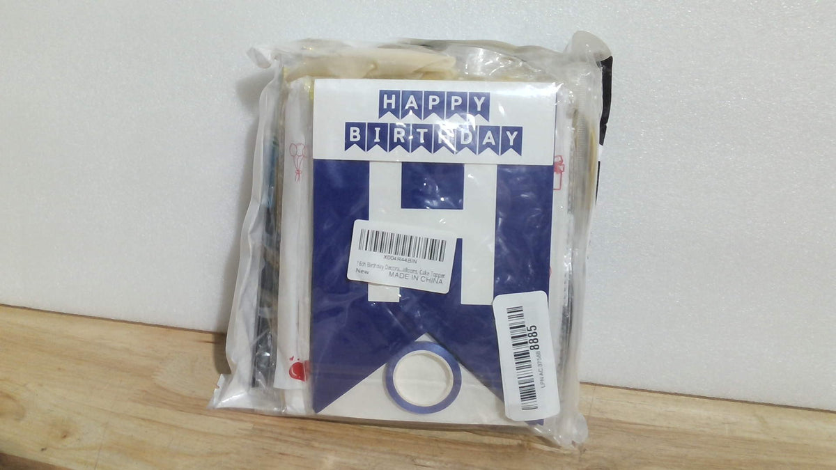 un kit de decoración para fiestas que incluye un cartel (banner) clásico de "Happy Birthday" en color azul marino
