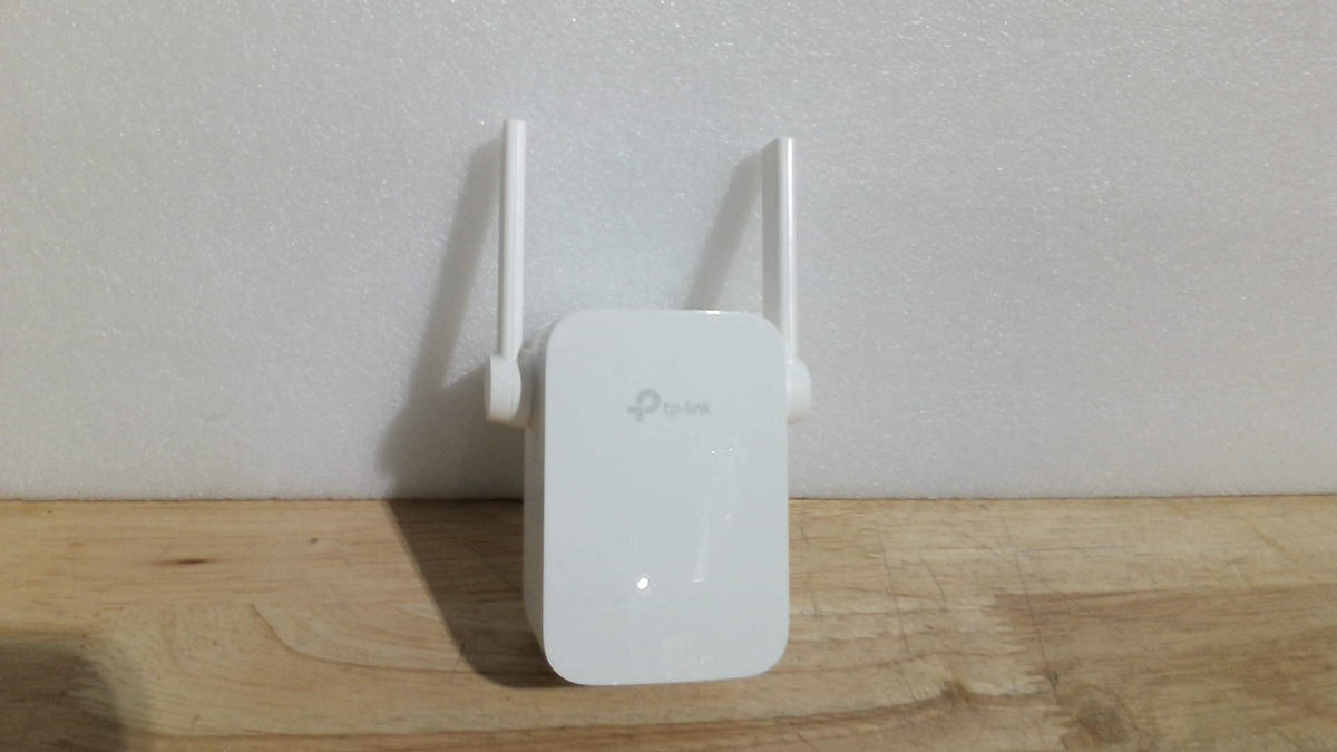 extensor de rango / repetidor de señal Wi-Fi de la marca TP-Link (  SOLO UNA PIEZA )