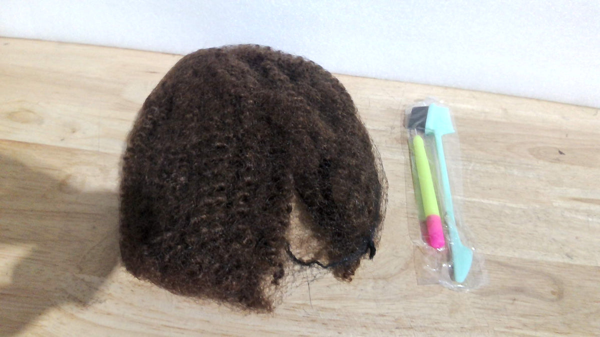 extensión de cabello tipo moño afro (afro puff drawstring ponytail) en color castaño oscuro o marrón rústico