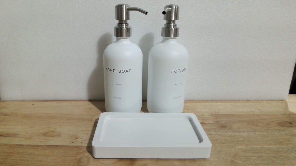Set Dispensador de Jabon Blanco Prus Waso para Bano | Dispensador de Jabon y Locion con Bomba | Esenciales para Casa Nueva | Plateado y Blanco
