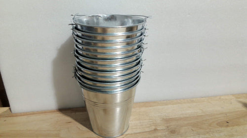 ( PRODUCTO VIENE  COMO SE MUESTRA EN LA SEGUNDA IMAGEN ) Juvale Baldes de Metal Galvanizado | Paquete de 12, Plateado, 4.7 pulgadas | Mini Cubetas con Asas para Decoracion de Fiestas y Manualidades