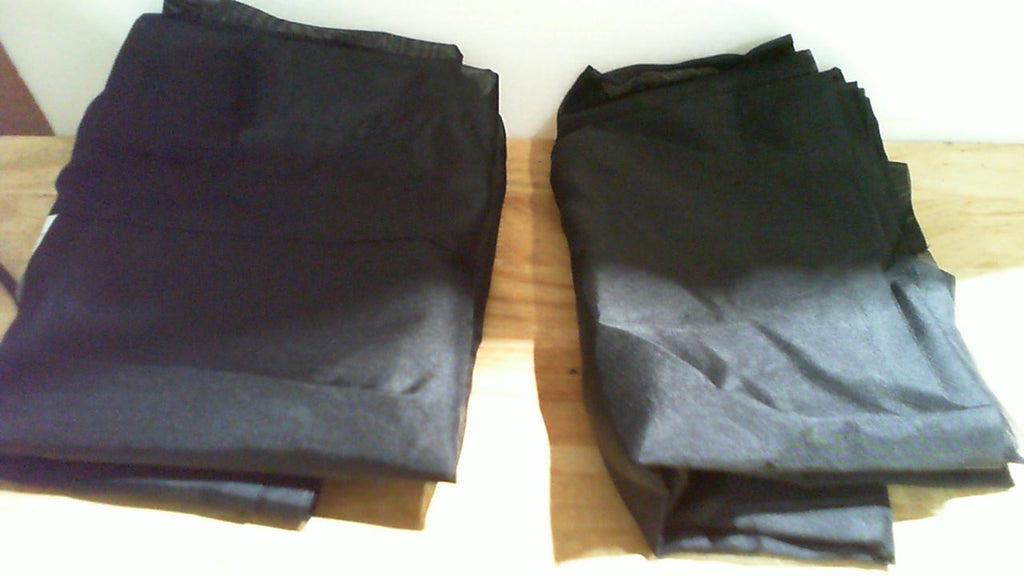 USADO Juego de 2 cortinas de poliester negras opacas.