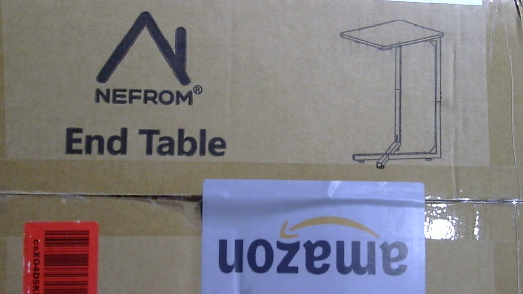 Mesa auxiliar NEFROM con diseño en C y base de patas cruzadas para sala o dormitorio