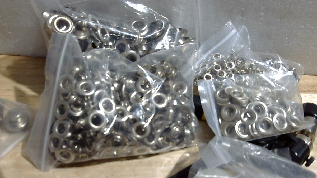 USADO-Kit de herramientas de ojales resistentes ,alicates de mano de varios tamaños, prensa de remache con 900 ojales plateados para tela de lona