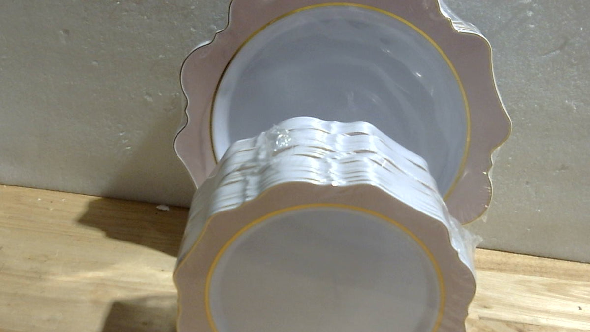 WDF 100 platos desechables de oro rosa, platos barrocos transparentes y de oro rosa para el día de la madre, fiestas o bodas, incluyendo 50 platos llanos de 10.25 pulgadas y 50 platos de ensalada
