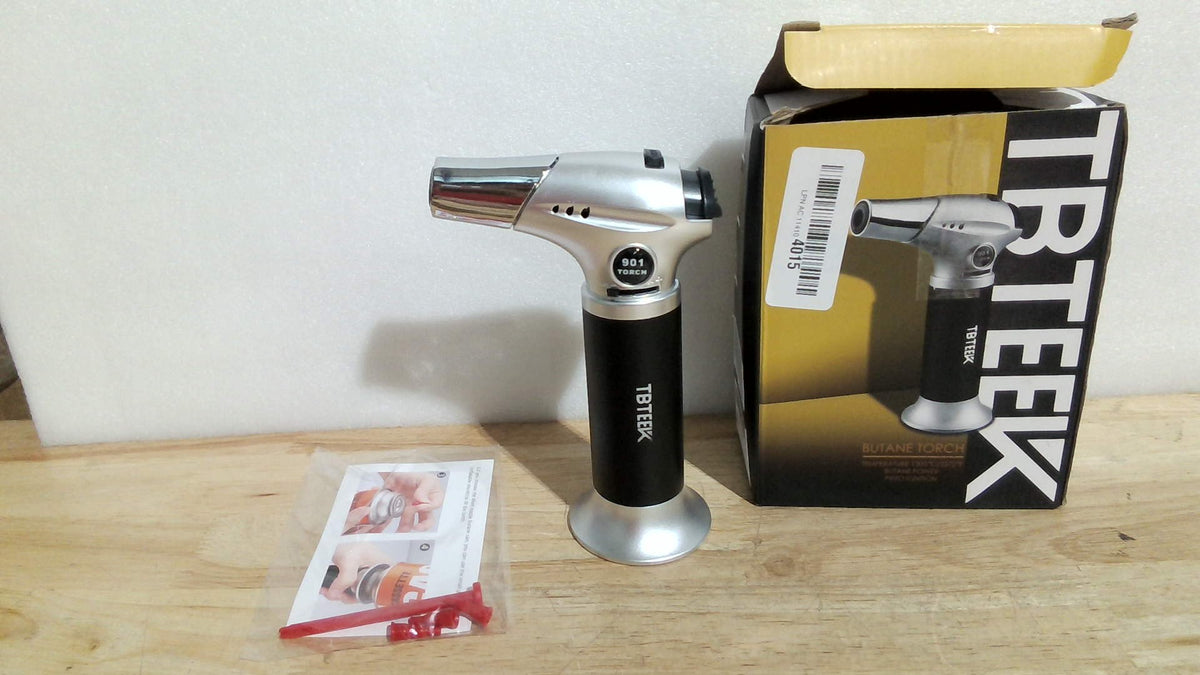 Soplete de Butano para Cocina | Antorcha de Cocina con Seguro y Llama Ajustable para Crème Brûlée, BBQ, Repostería y Soldadura DIY (SOLO CONTIENE UN PAQUETE DE 3 PIEZAS PLASTICAS  COMO SE MUESTRA EN LA SEGUNDA IMAGEN