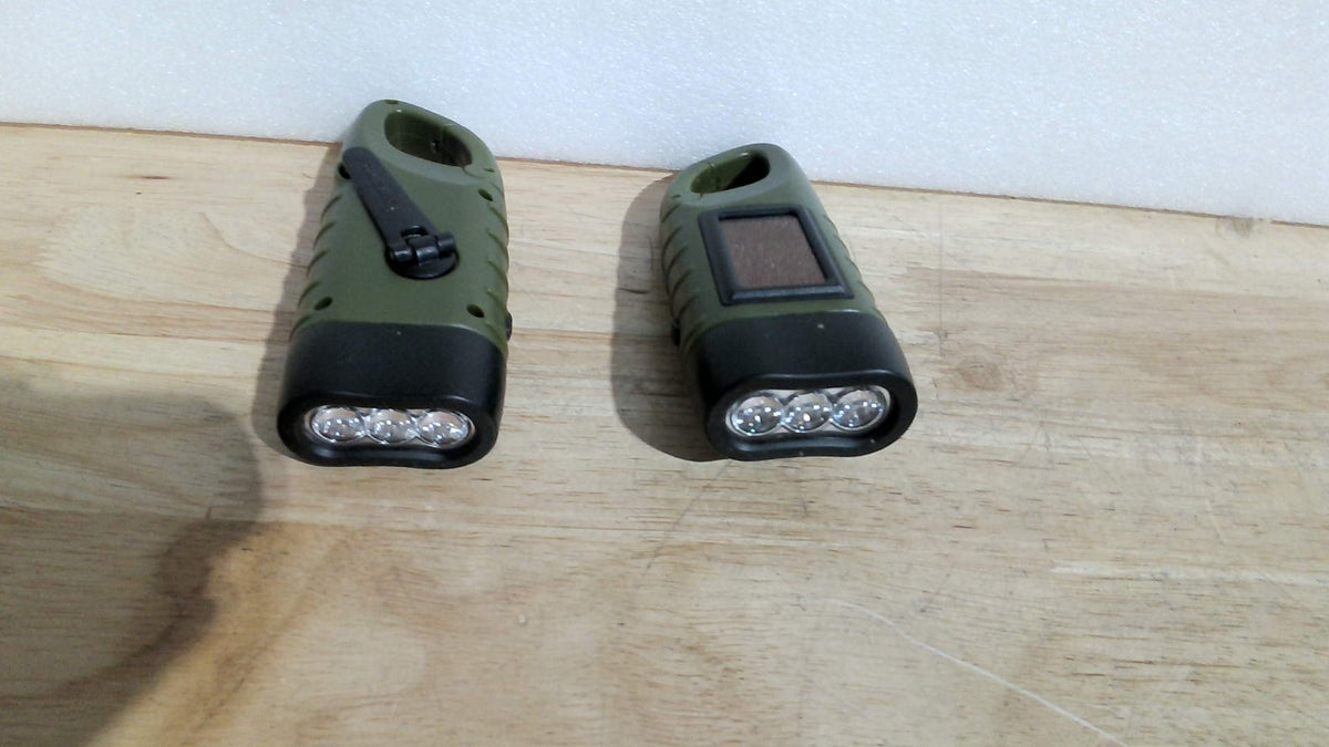 Simpeak 2 Linternas Solares de Manivela | Recargables de Emergencia LED de Supervivencia | ARTICULO VIENE COMO SE MUESTRA EN LA SEGUNDA IMAGEN VIENE SIN ACCESORIOS )