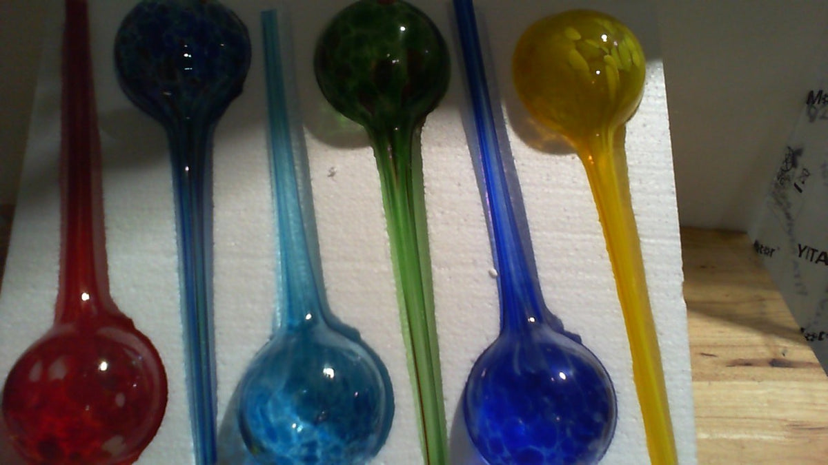 (AMARILLO PRESENTA MANCHA PEQUENA) Besti Globos de Riego Grandes para Plantas (Pack de 6) | Riegan hasta 2 Semanas sin Esfuerzo | Vidrio Duradero Multicolor Artesanal | Uso Interior y Exterior | 30 x 9 cm