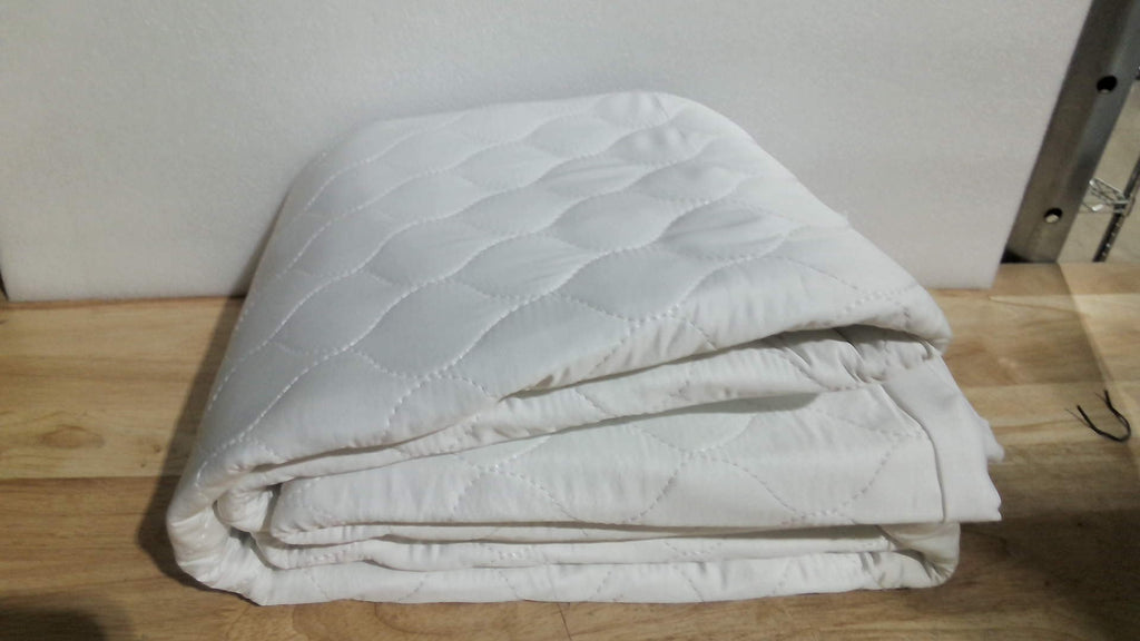 protector de cama impermeable de la marca Hygge Sheets (modelo Luxury Bamboo Bed Pad with Wings) ARTICULO VIENE COMO SE MUESTRA EN LA SEGUNDA IMAGEN