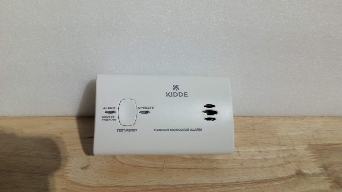 alarma de monóxido de carbono Kidde que funciona con baterías (Kidde Battery-Operated Carbon Monoxide Alarm, modelo básico KN-COB-B-LPM / 9CO5-LP) ARTICULO VIENE COMO SE OBSERVA EN LA SEGUNDA IMAGEN