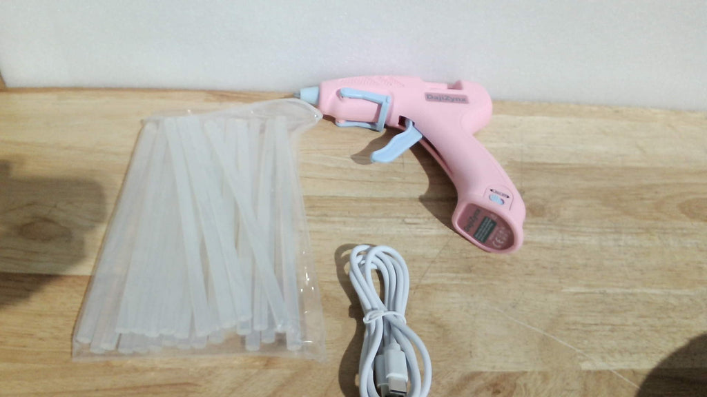 pistola de silicona caliente inalámbrica (recargable por USB) CARTICULO VIENE CON 28 BARRAS Y UN CABLE (ASI COMO SE LOGRA OBSERVAR EN LA SEGUNDA IMAGEN )