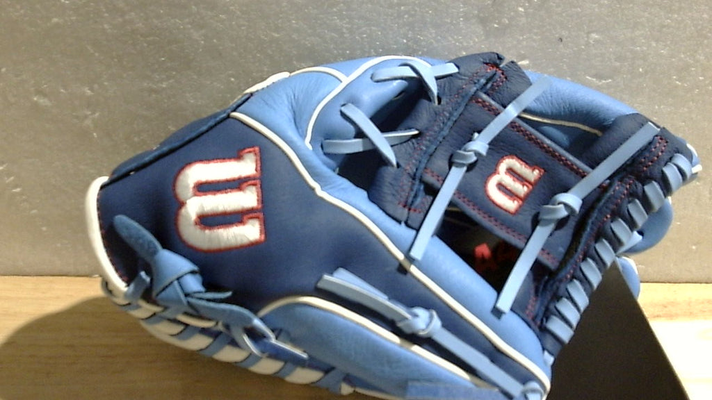 Guante de Béisbol Wilson 2026 A450 de 11.5 Pulgadas | Lanzamiento con Mano Derecha | Azul Frío, Azul Real y Blanco