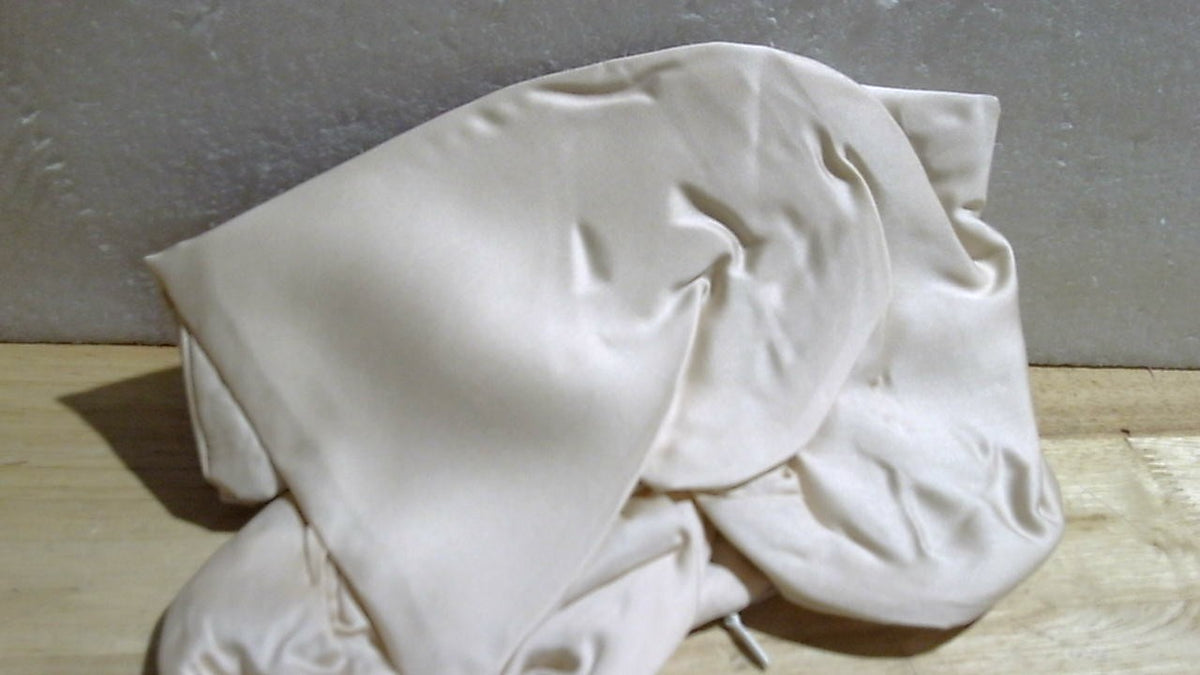 Funda de Almohada Curva Tamano Queen para Dormir de Lado | Tela de Rayon de Bambu Refrescante con Cierre | Suave y Transpirable para Cabello y Piel 20x30 Pulgadas
