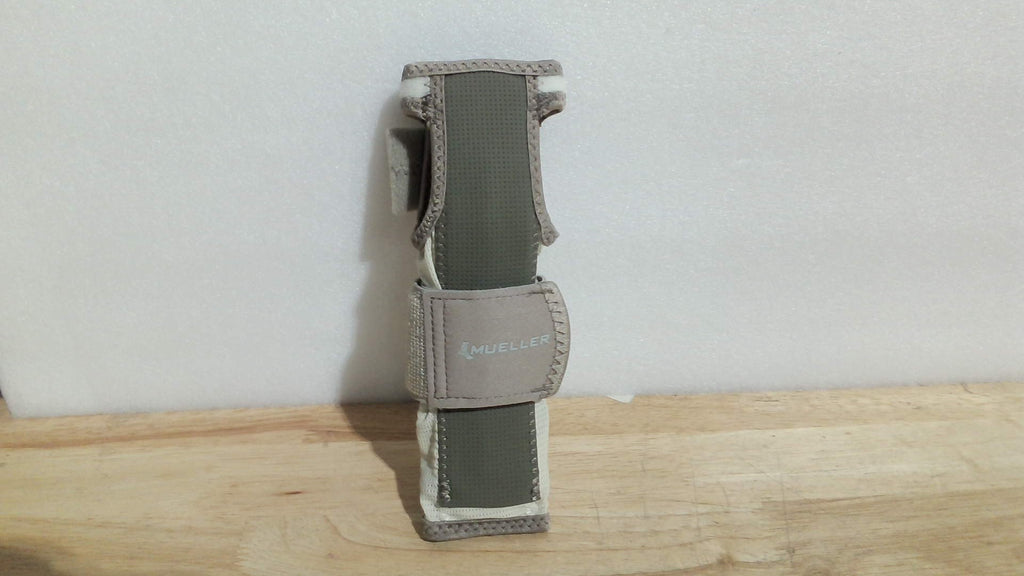 estabilizador de muñeca reversible Mueller Sports Medicine (Talla SM/MD) ARTICULO VIENE COMO SE OBSERVA EN LA SEGUNDA Y TERCERA IMAGEN
