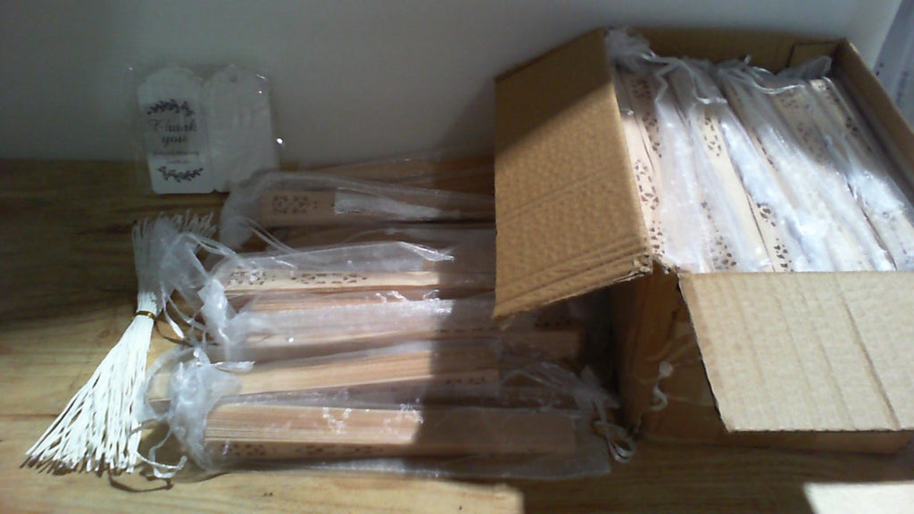 50 abanicos de madera plegables