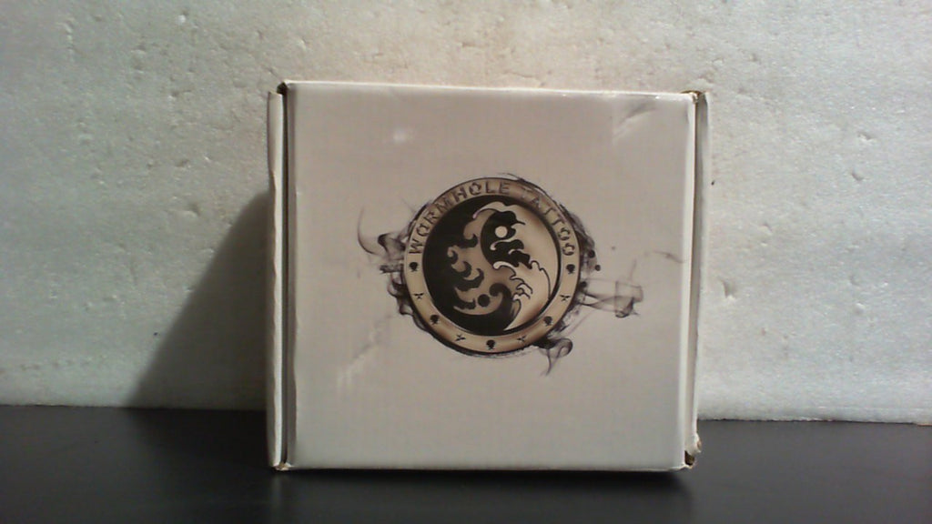 Kit de tatuaje con tintas, pedal y accesorios para organizar tu equipo